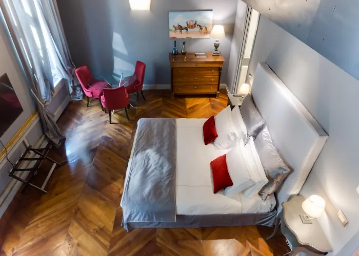 Palazzo Del Carretto-Art Apartments And Guesthouse