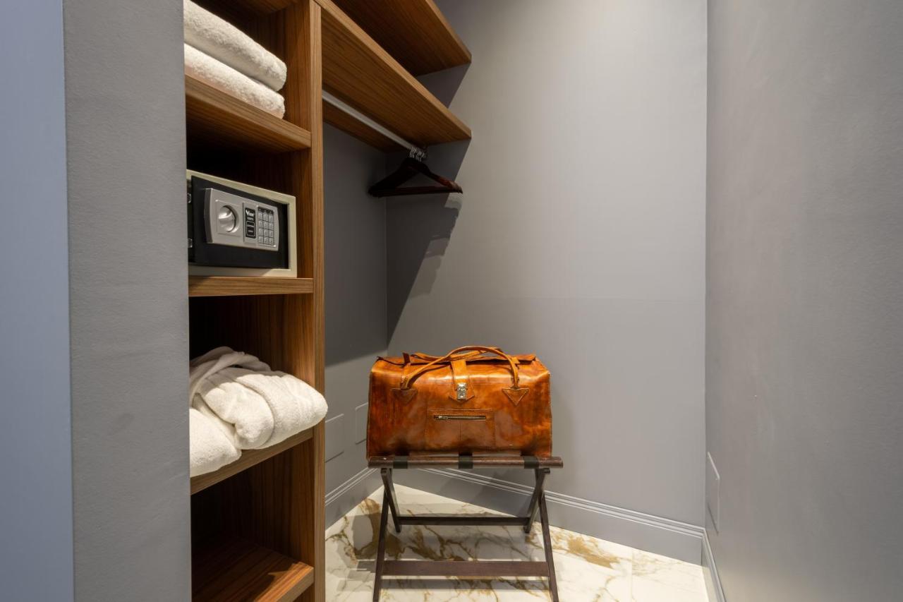 Palazzo Del Carretto-art Apartments&guesthouse *