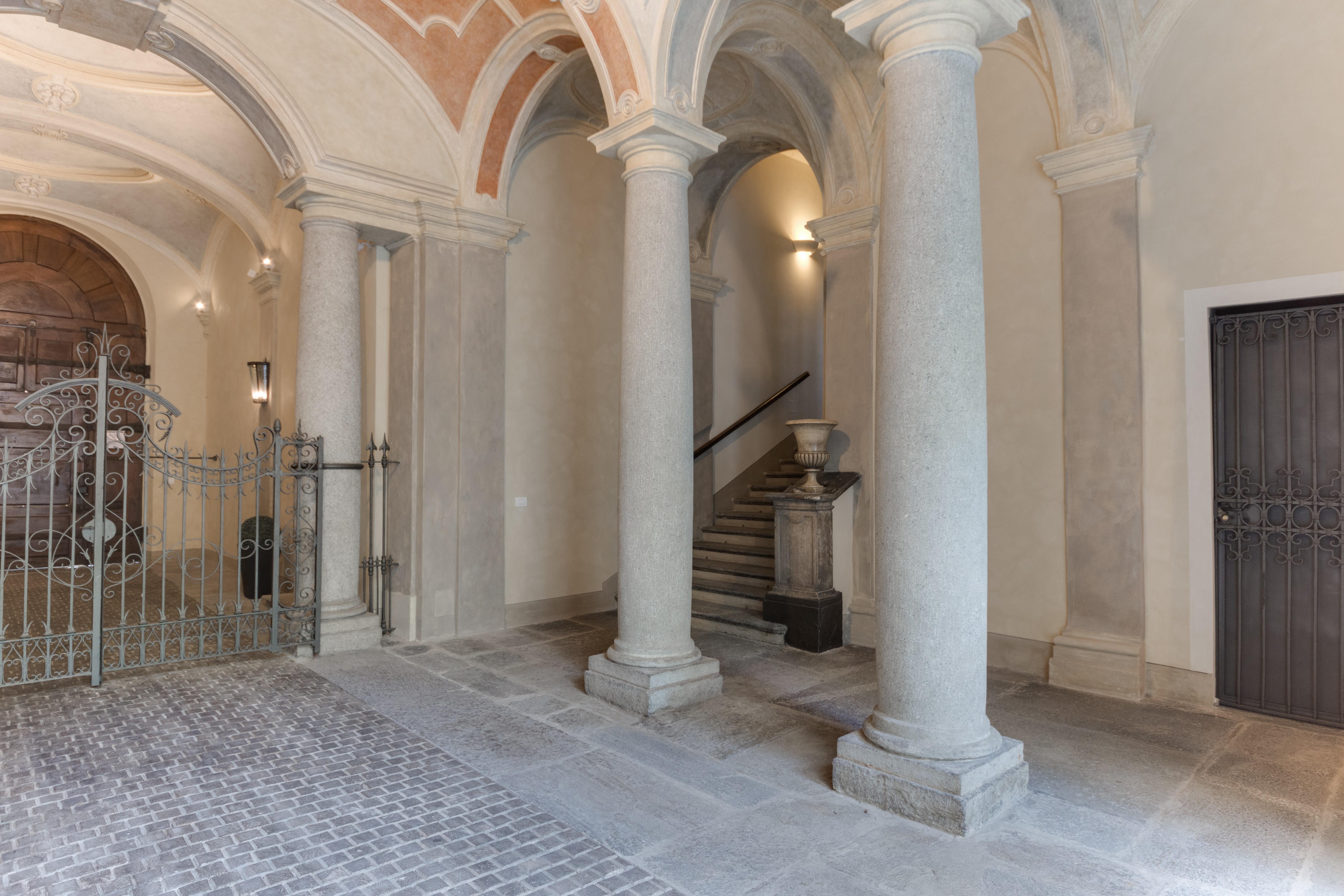 Palazzo Del Carretto-art And *