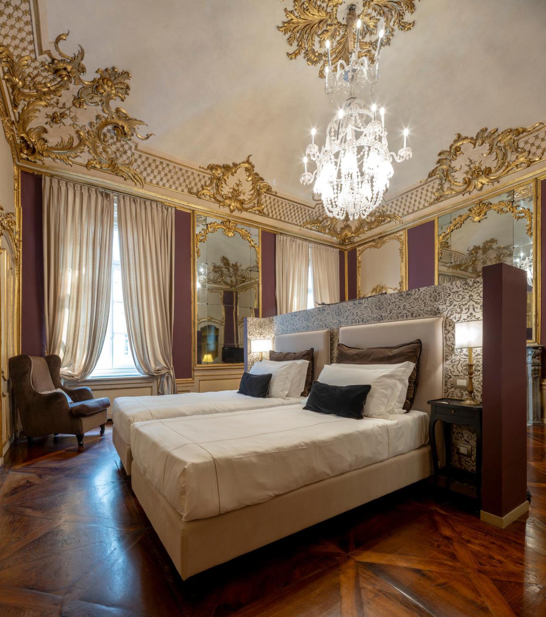 Palazzo Del Carretto-art Apartments&guesthouse