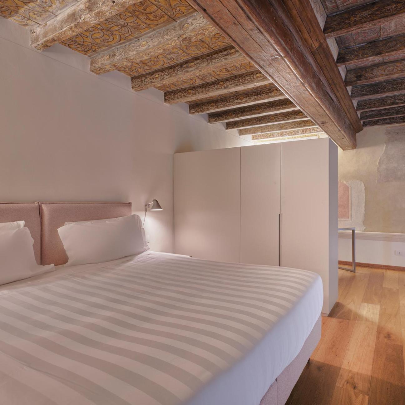 Palazzo Del Carretto-art And Turin