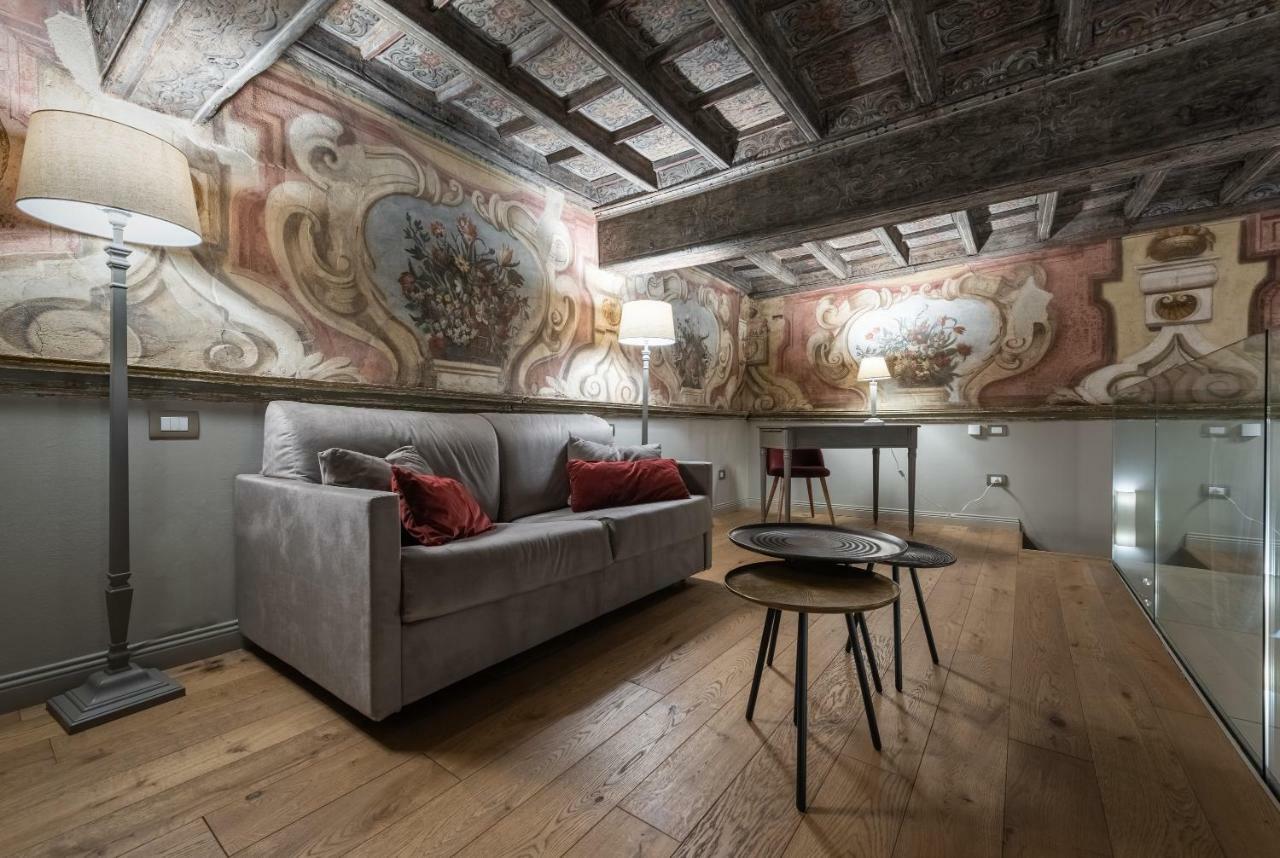 Palazzo Del Carretto-art Apartments&guesthouse