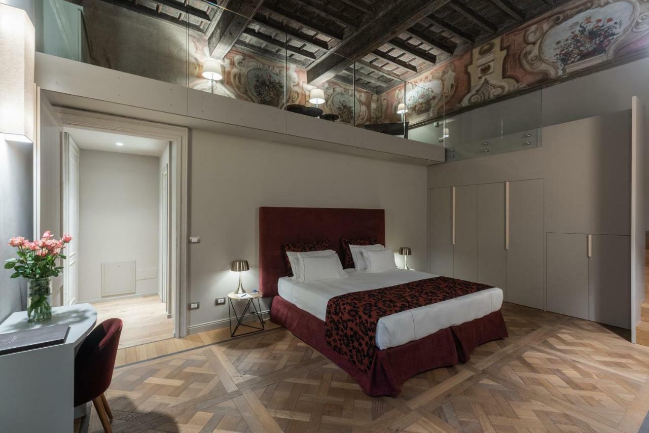 Palazzo Del Carretto-art And