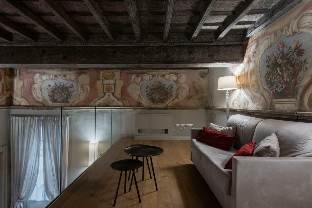 Palazzo Del Carretto-art And