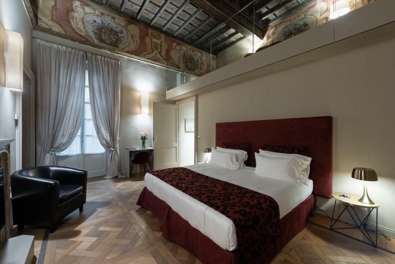 Palazzo Del Carretto-art And